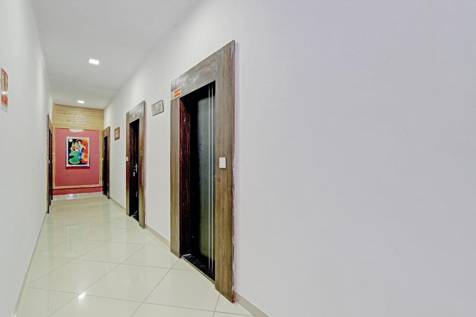 Oyo 11649 Hotel Mahima Gandhinagar Extérieur photo