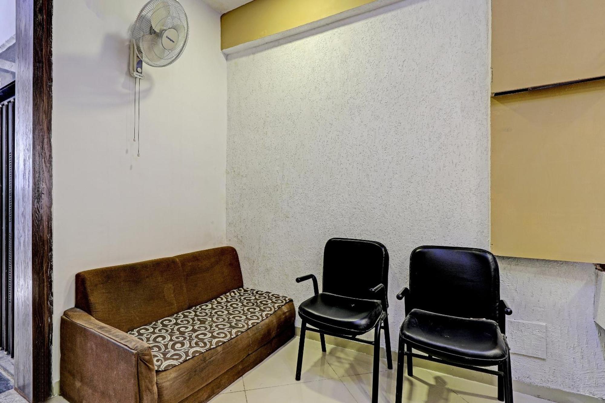 Oyo 11649 Hotel Mahima Gandhinagar Extérieur photo