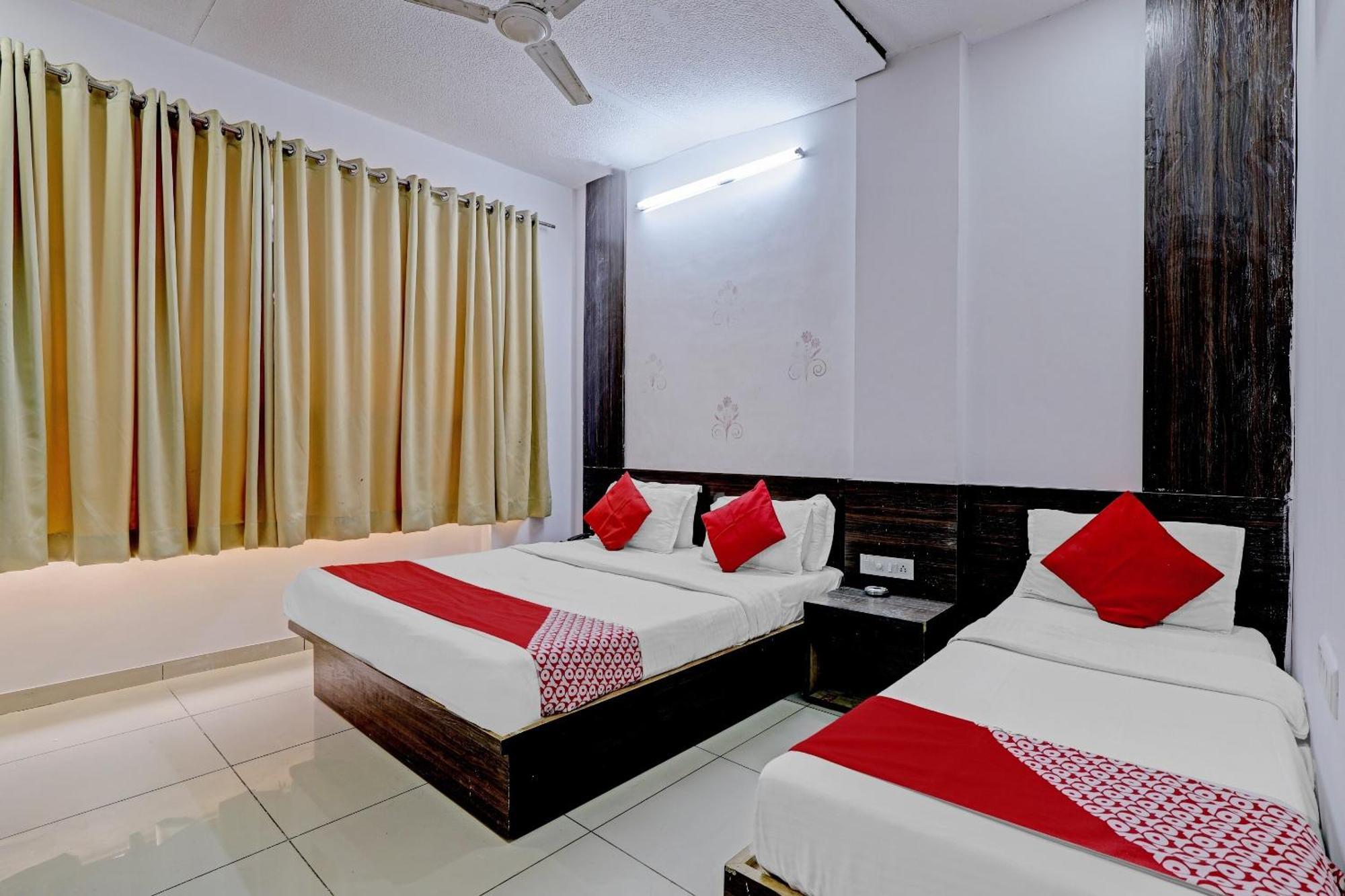 Oyo 11649 Hotel Mahima Gandhinagar Extérieur photo