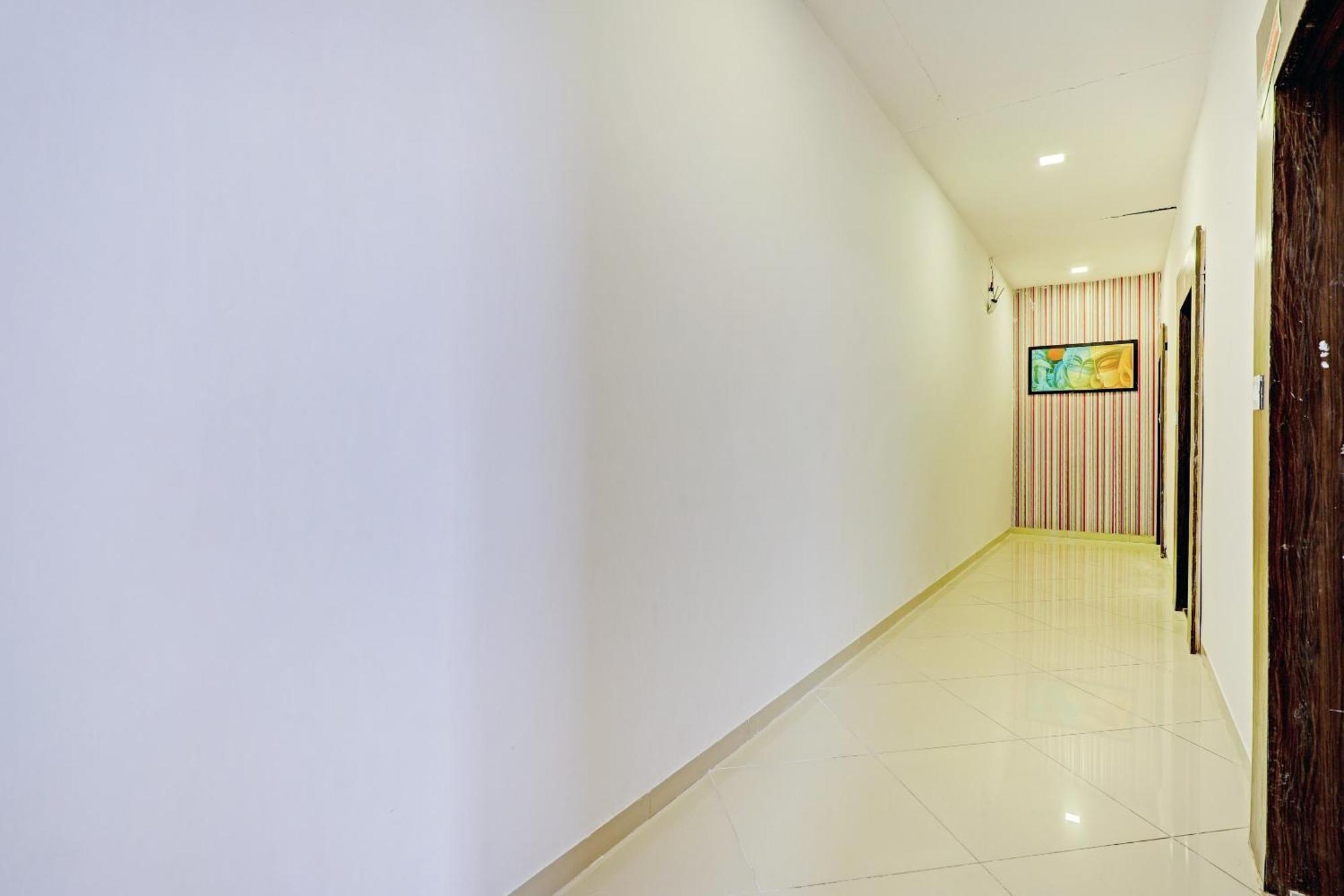 Oyo 11649 Hotel Mahima Gandhinagar Extérieur photo