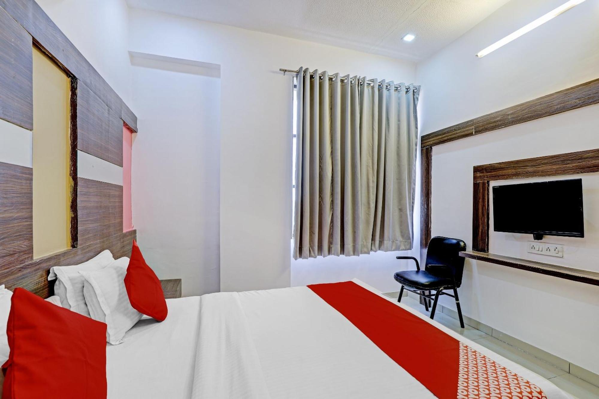 Oyo 11649 Hotel Mahima Gandhinagar Extérieur photo