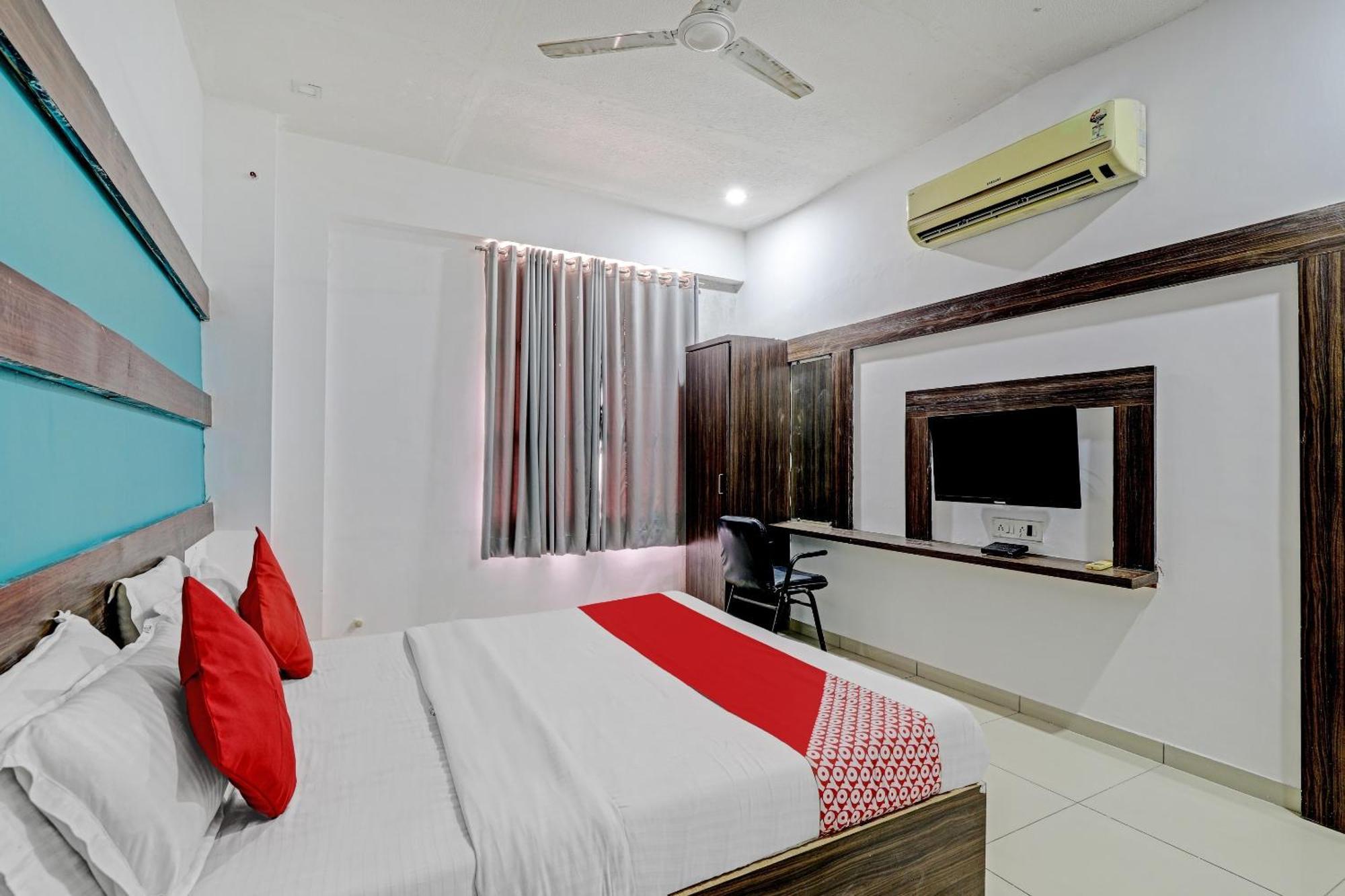 Oyo 11649 Hotel Mahima Gandhinagar Extérieur photo