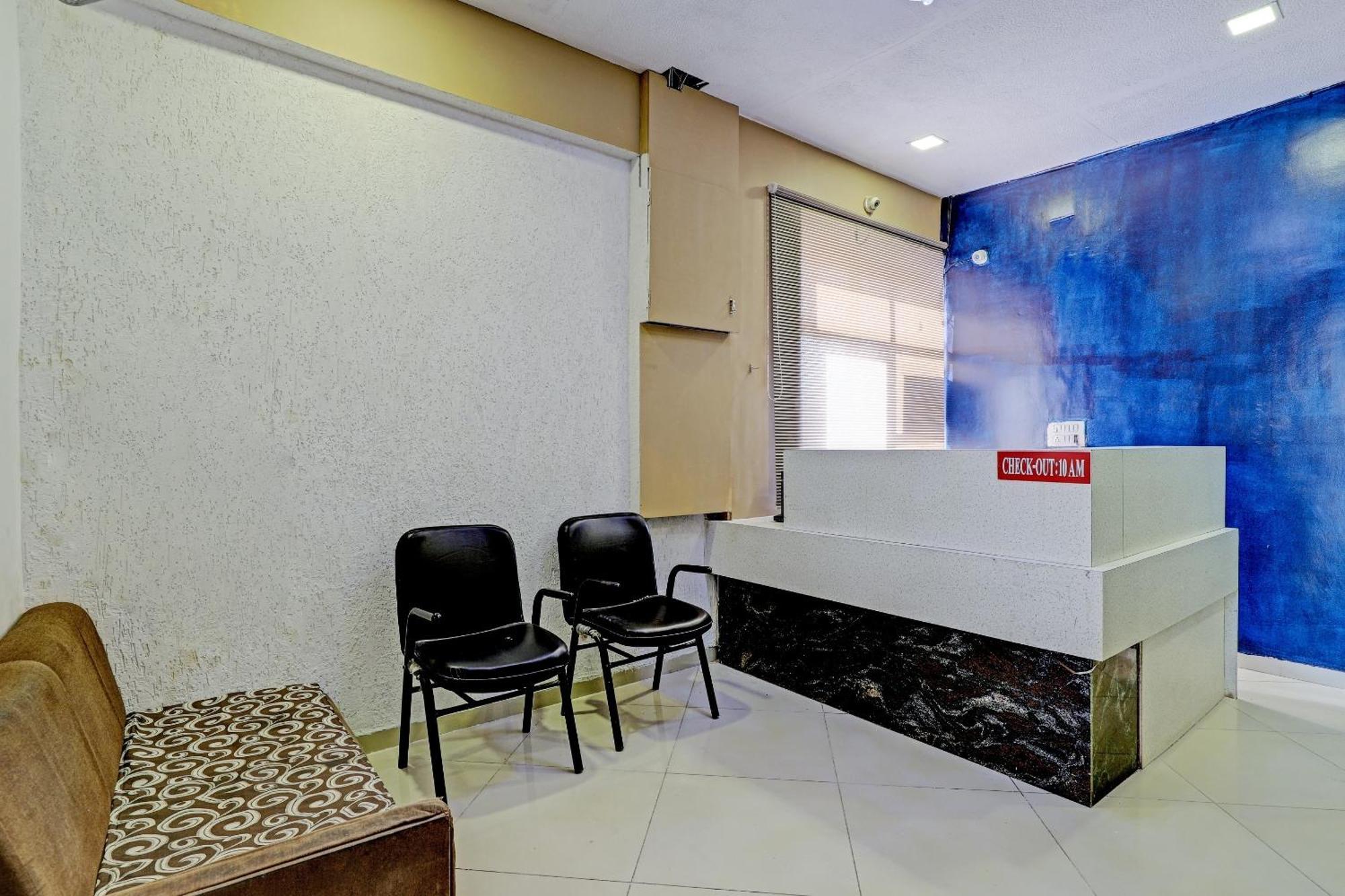 Oyo 11649 Hotel Mahima Gandhinagar Extérieur photo