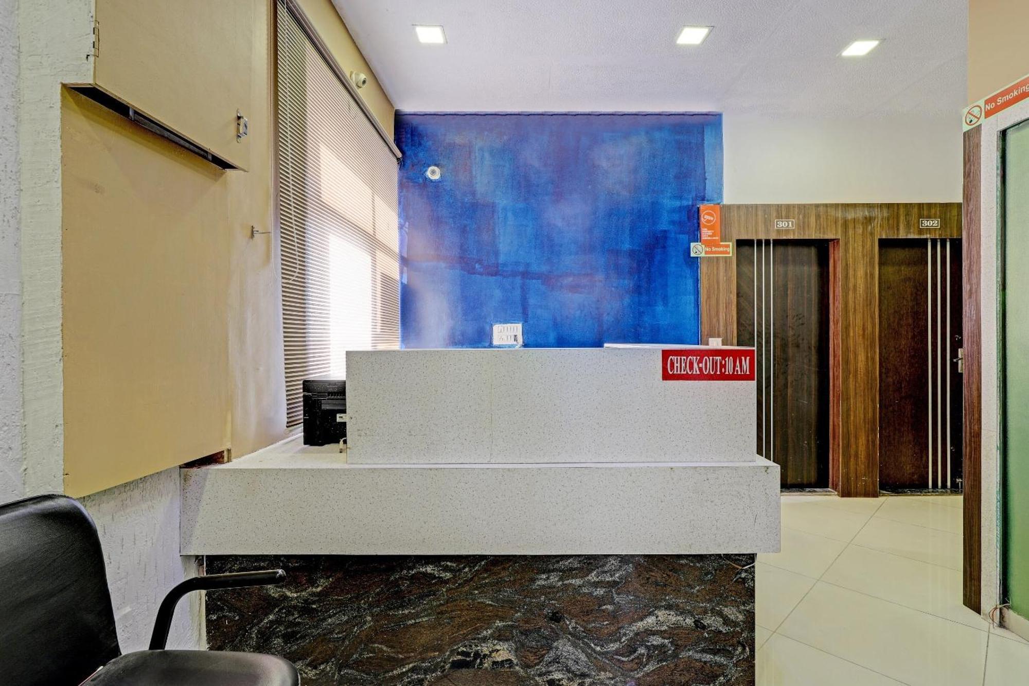 Oyo 11649 Hotel Mahima Gandhinagar Extérieur photo