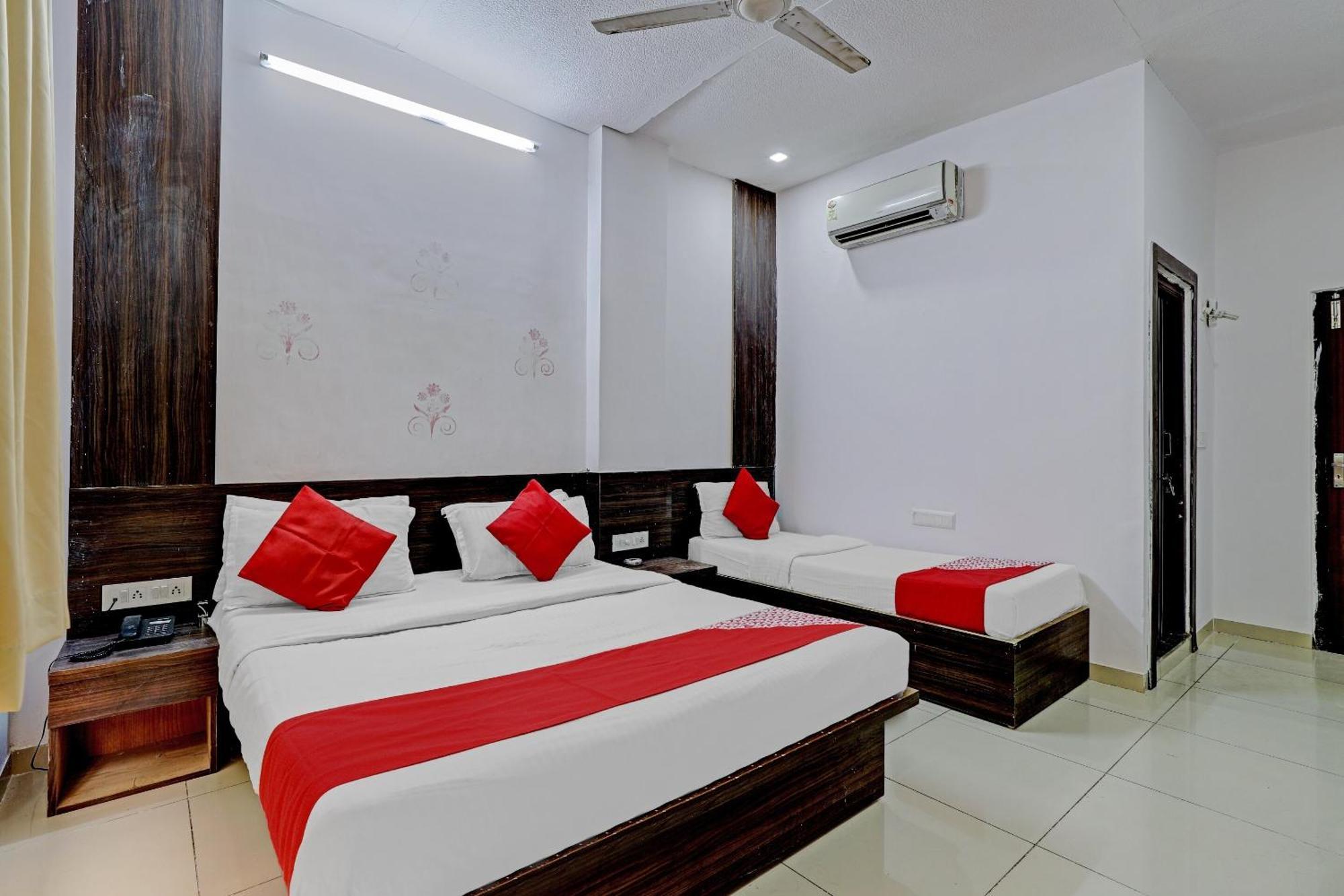 Oyo 11649 Hotel Mahima Gandhinagar Extérieur photo
