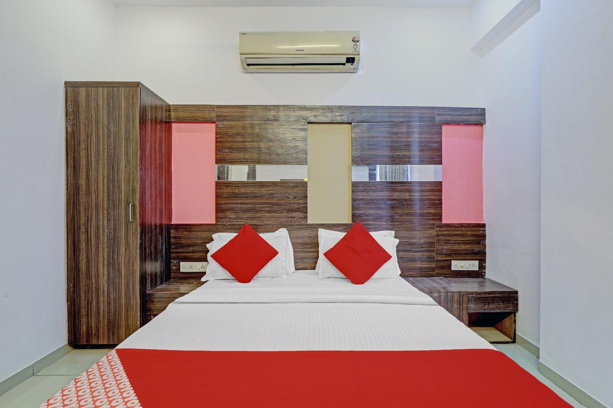 Oyo 11649 Hotel Mahima Gandhinagar Extérieur photo