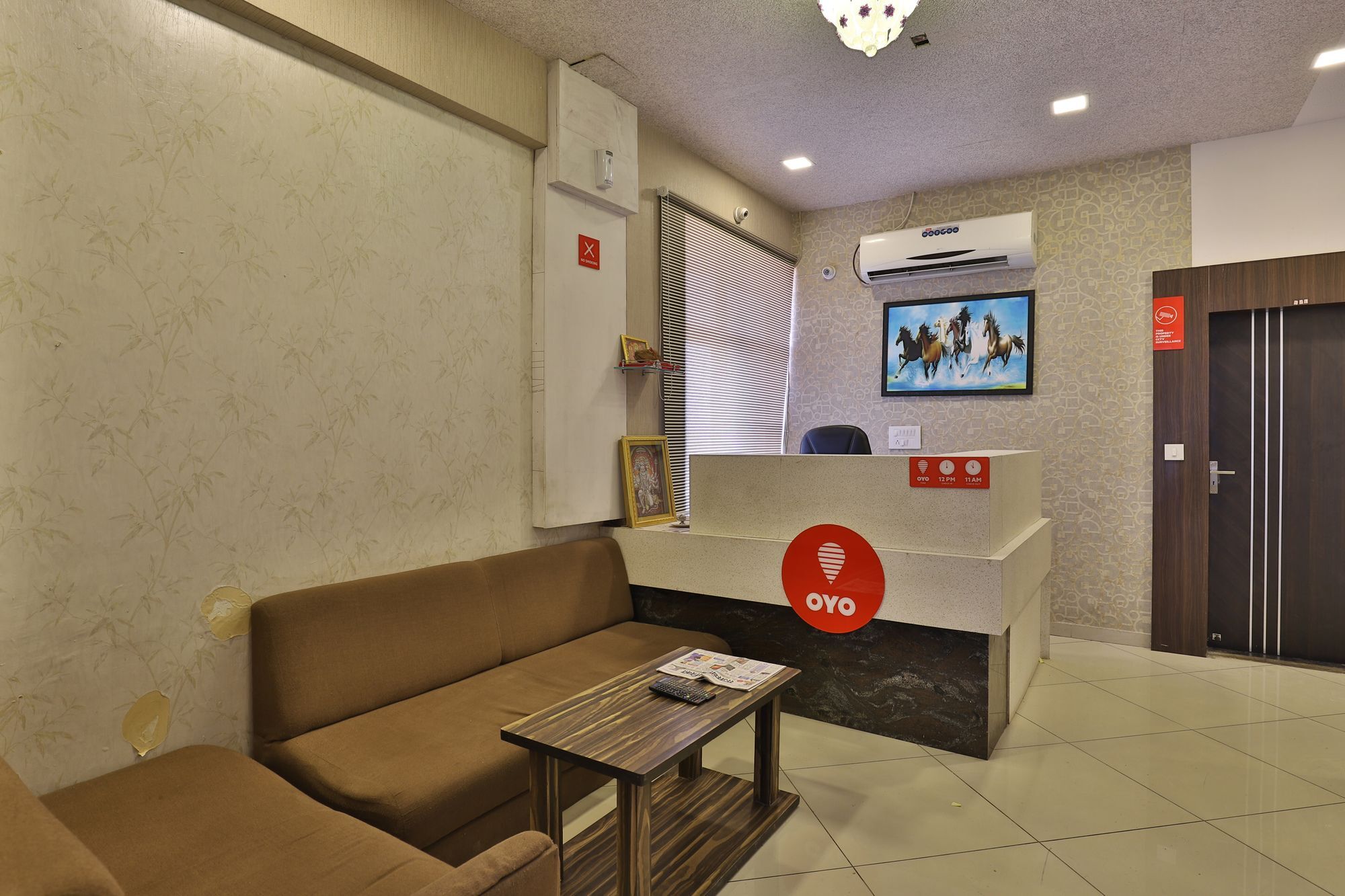 Oyo 11649 Hotel Mahima Gandhinagar Extérieur photo